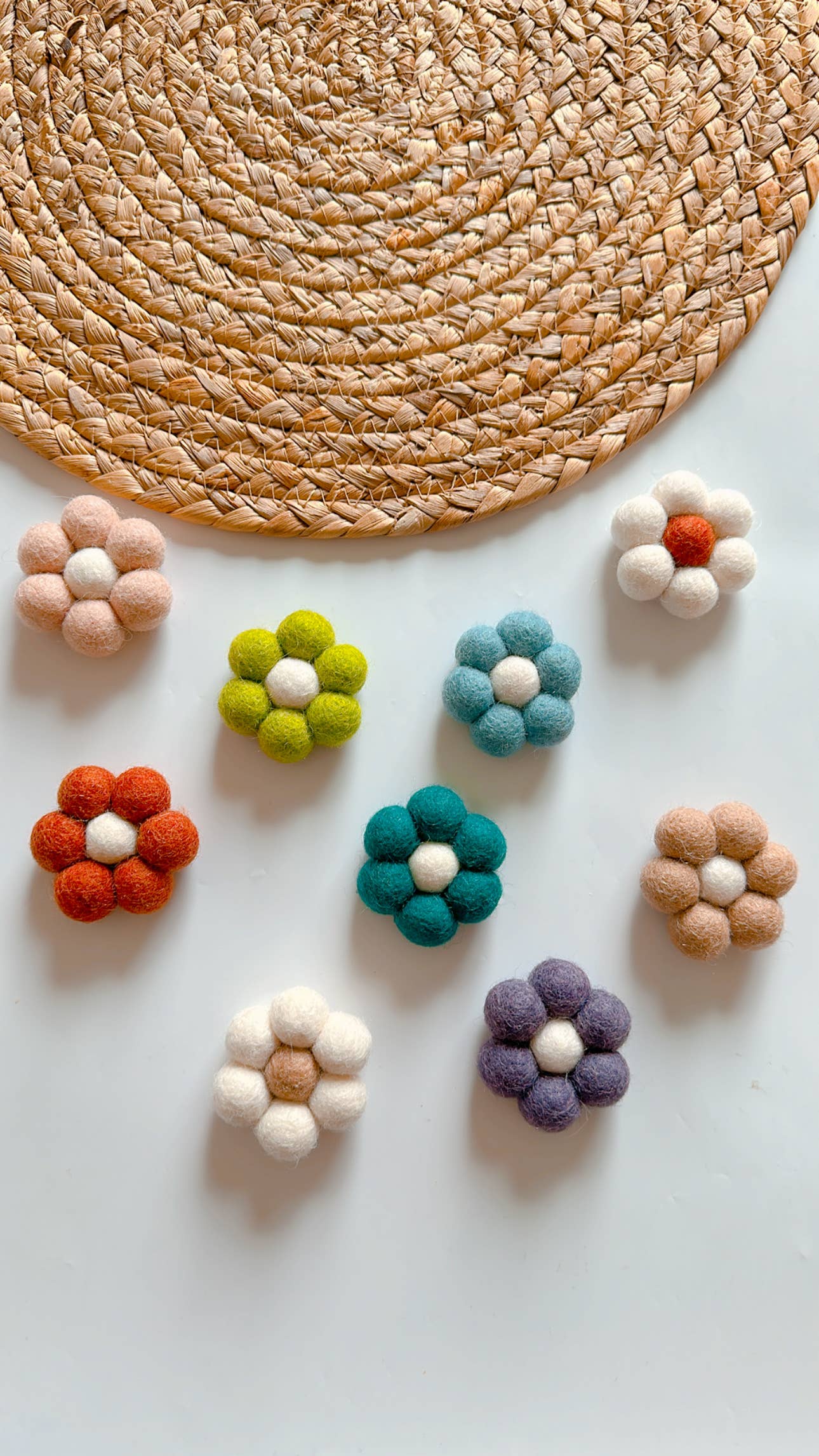 Daisy car vent clip / car diffuser ( REUSABLE)