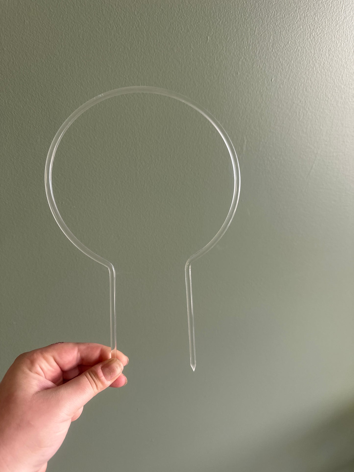 6” circle acrylic trellis