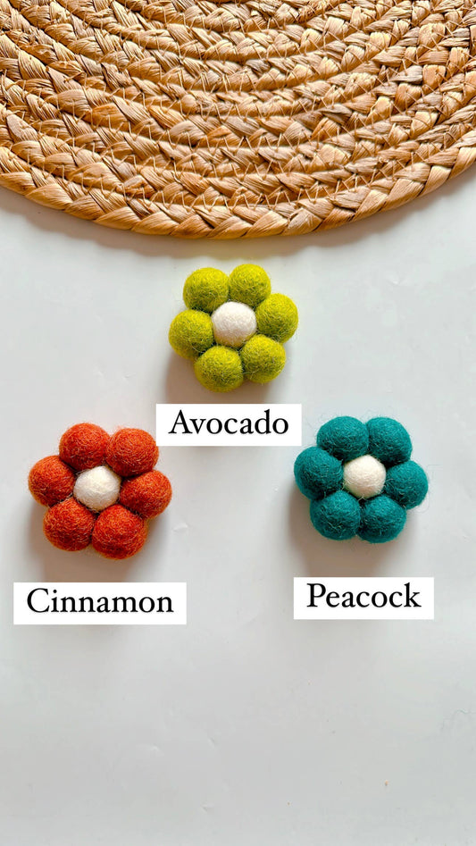 Daisy car vent clip / car diffuser ( REUSABLE) 