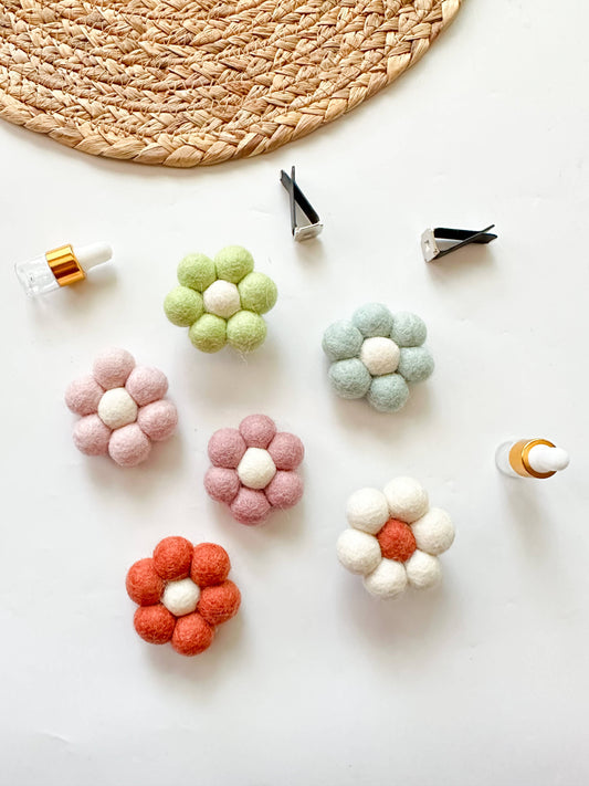 Daisy car vent clip / car diffuser ( REUSABLE) 