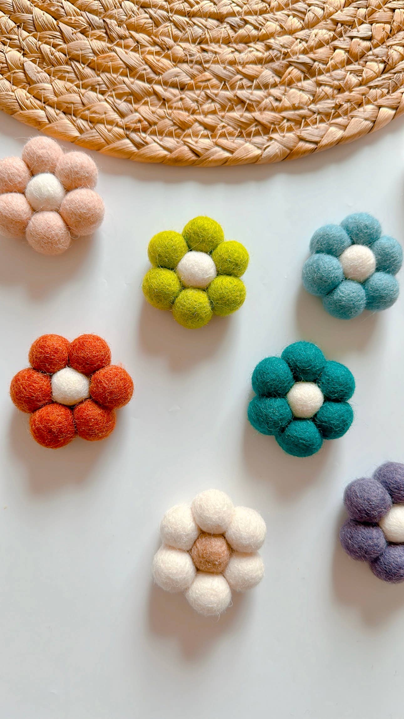 Daisy car vent clip / car diffuser ( REUSABLE) 